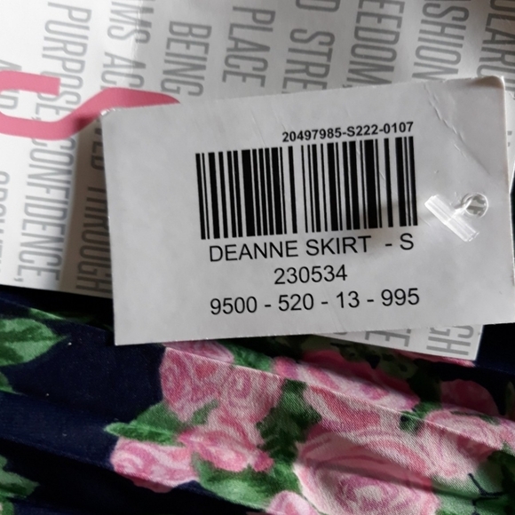 ✅️ NWT. Lularoe Deanne navy with pink floral pleated accordian wrap ski… - Picture 3 of 4